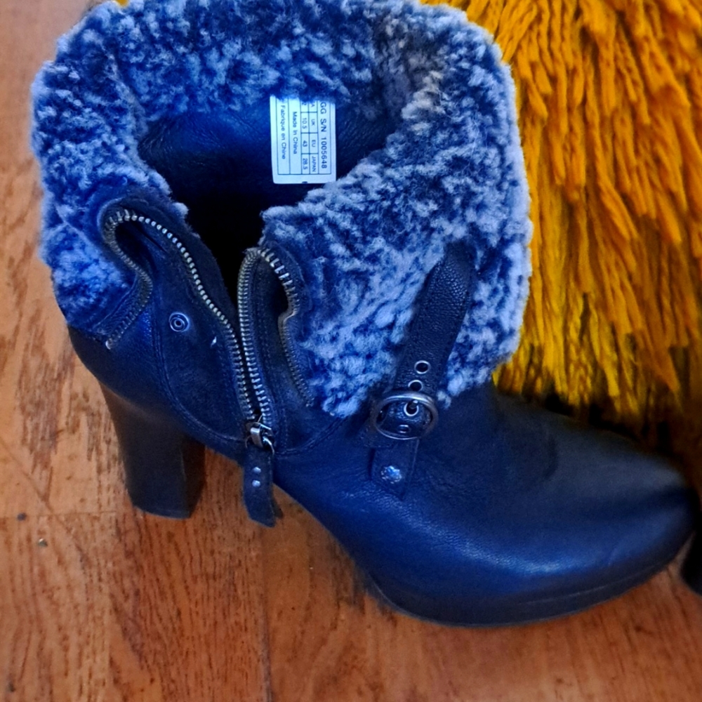Ugg ankle boots 👢